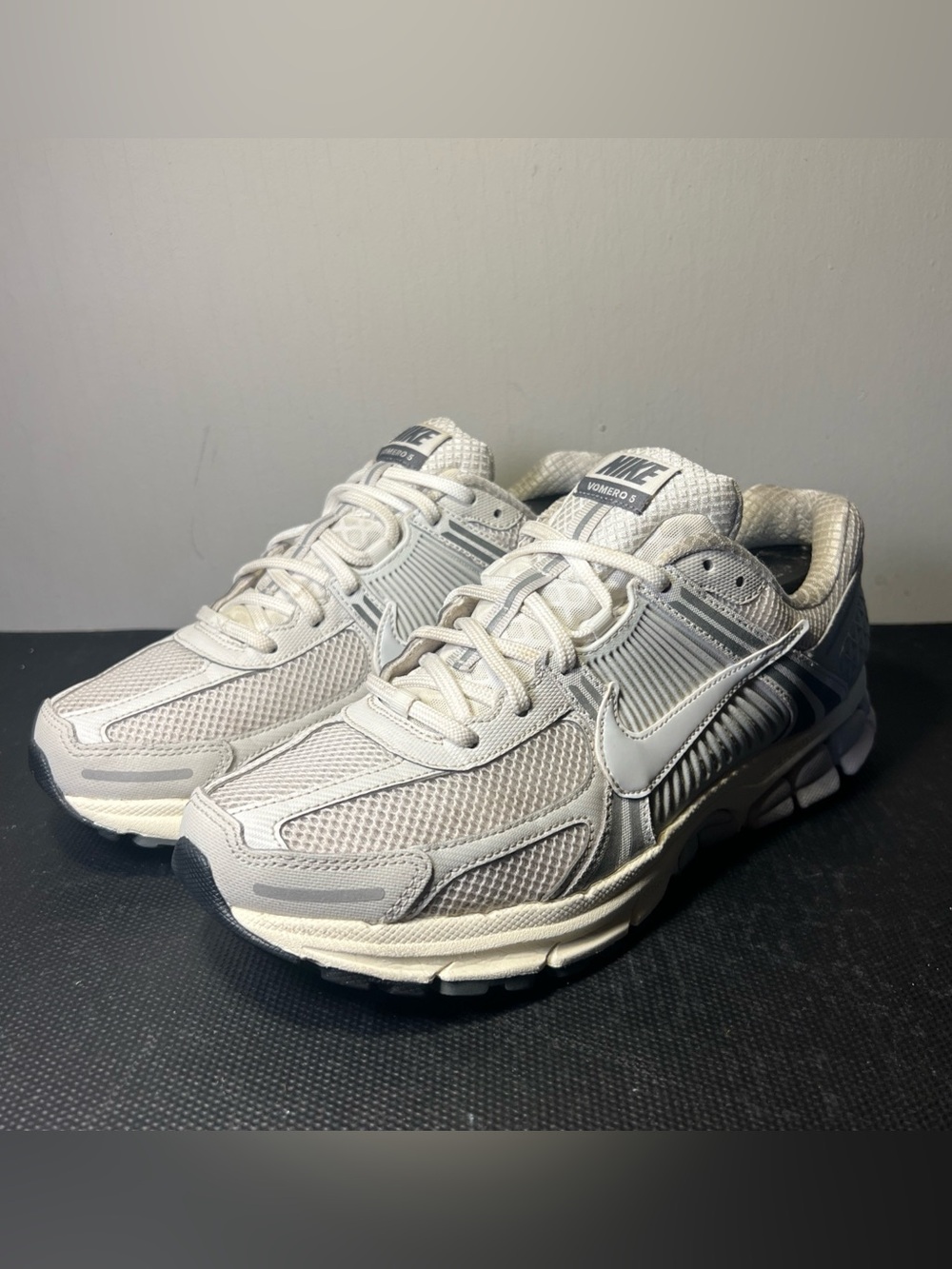 Nike Air Zoom Vomero 5 Platinum Tint Gray/White Mesh Low Top HF0731-007 size 10